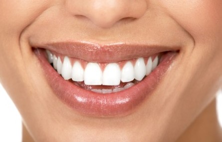 7 KROKOV K ROVNÝM ZUBOM S NEVIDITEĽNÝM APARÁTOM INVISALIGN  