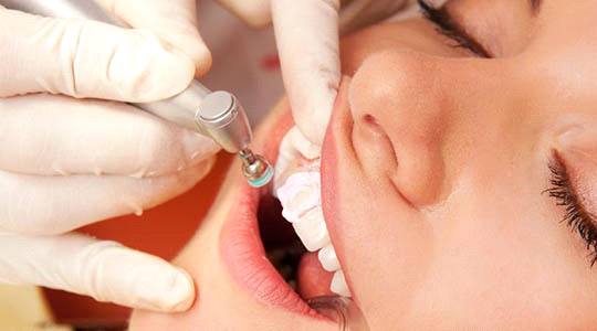   Egészséges és ragyogó fogak fájdalom nélkül